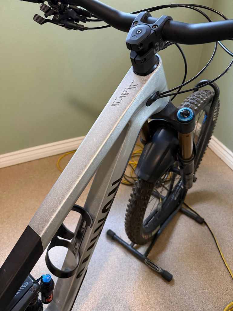 Used Canyon Strive CFR 2024 2024 Mountainbike, Light Gray, 29 — image 2 of 9
