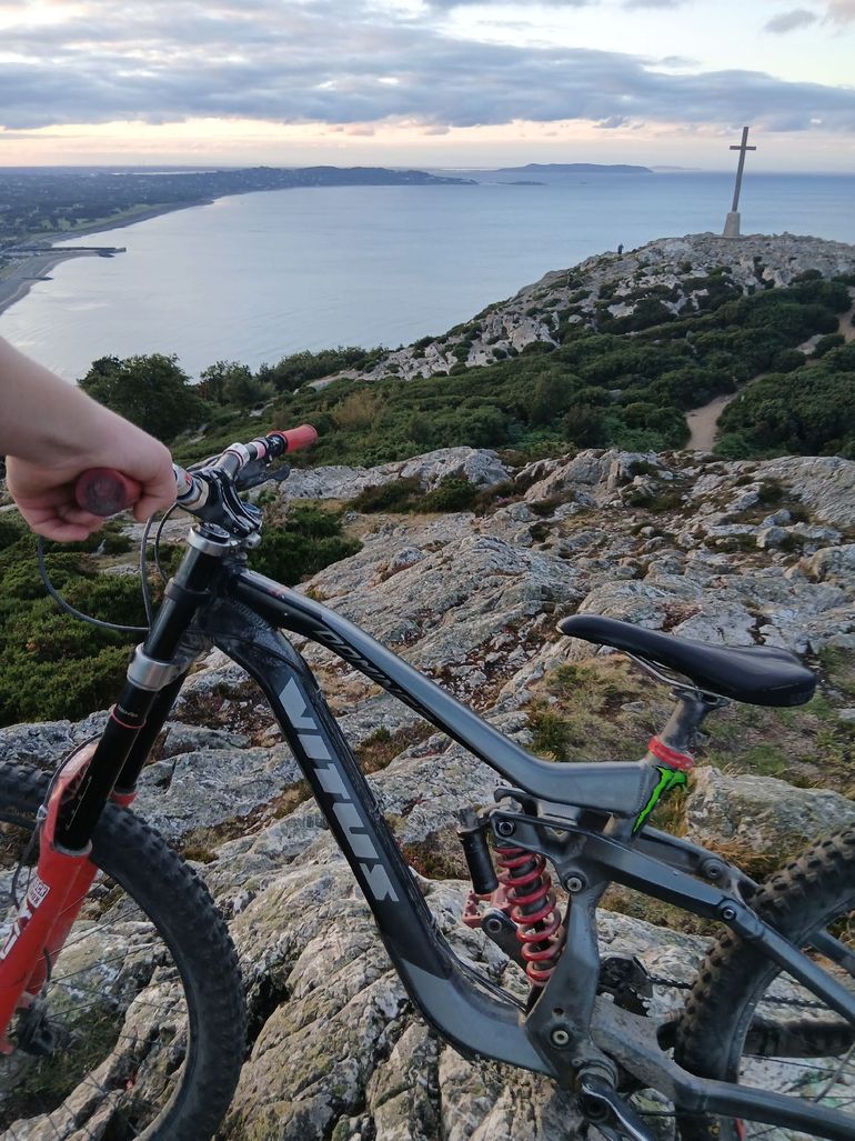 Tweedehands Vitus Dominer 2019 2019 Mountainbike — afbeelding 2 van 3