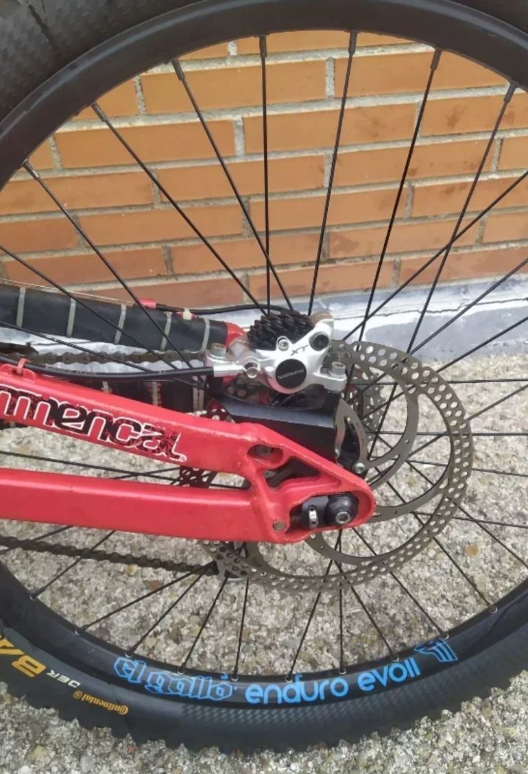 Commencal Supreme Shimano Deore XT 2012 Mountainbike usato, Rosso — immagine 9 di 10