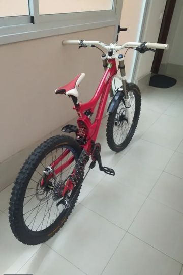 Used Commencal Supreme Shimano Deore XT 2012 Mountainbike, Red — image 8 of 10
