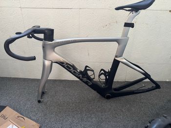 Tweedehands Pinarello Dogma F Disc Red AXS Bike w/Princeton Grit 4540 Wheels 2021 Frameset 2021 Road & Gravel