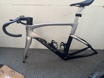Pinarello Dogma F Disc Red AXS Bike w/Princeton Grit 4540 Wheels 2021 Frameset 2021 Road & Gravel d'occasion