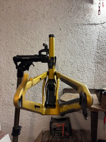 Použité Santa Cruz BRONSON Frame / Carbon CC 2023 Frameset 2023 Mountainbike — obrázek 8 z 11