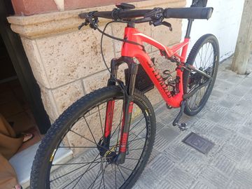 Tweedehands Specialized Epic Comp Carbon EVO 2020 2020 Mountainbike — afbeelding 3 van 5