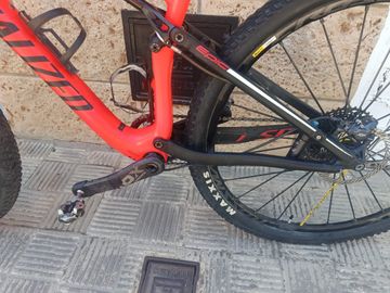 Tweedehands Specialized Epic Comp Carbon EVO 2020 2020 Mountainbike — afbeelding 2 van 5