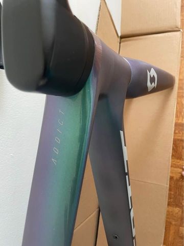Used Scott Addict RC Pro 2021 Frameset 2021 Road & Gravel, Green — image 5 of 7