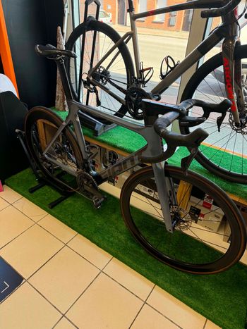 Käytetty Giant Propel Advanced Pro 0 2024 2024 Road & Gravel