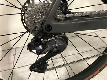 Used Scott Addict Shimano Ultegra Di2 2023 Road & Gravel, Black — image 5 of 8