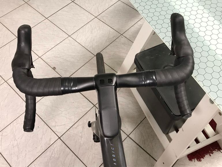 Used Scott Addict Shimano Ultegra Di2 2023 Road & Gravel, Black — image 3 of 8