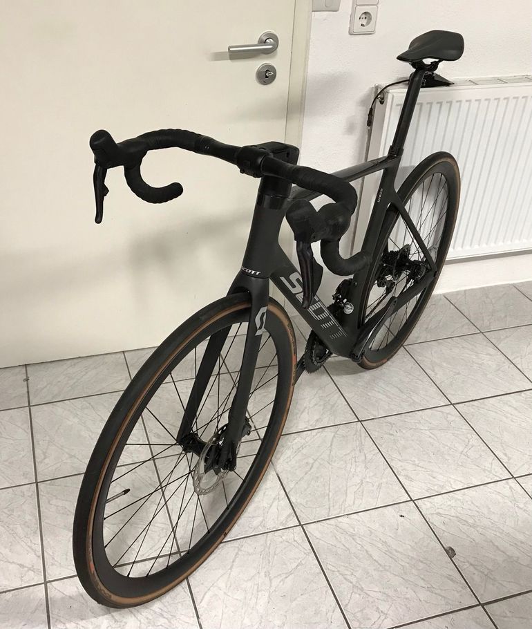 Used Scott Addict Shimano Ultegra Di2 2023 Road & Gravel, Black — image 2 of 8