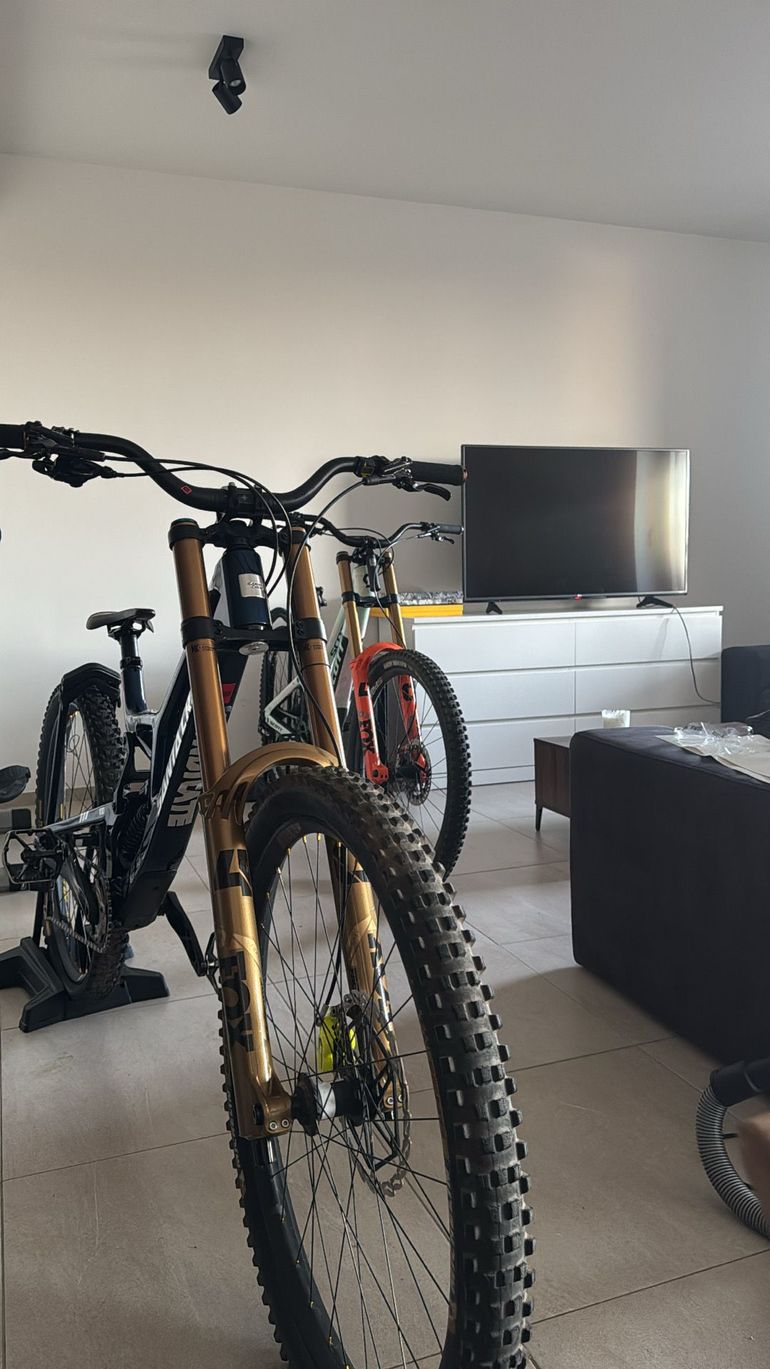 Brugt Santa Cruz V10 DH X01 2027 2027 Mountainbike — billede 8 af 9