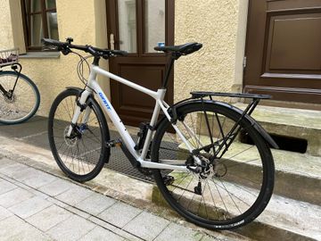 Used Giant FastRoad SL 2 2022 2022 Urban, Light Gray — image 2 of 12