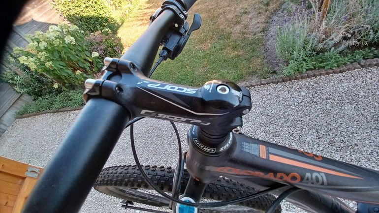 Used Stevens 401 2013 2013 Mountainbike, Black, 29 — image 16 of 17