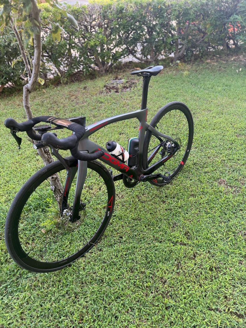 Pinarello Dogma F Disc Dura-Ace Di2 Bike w/Shimano Dura-Ace C50 Wheels 2021 2021 Road & Gravel usato