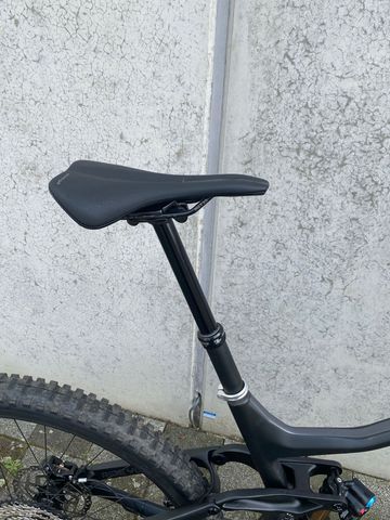 Used Dartmoor Thunderbird Shimano Deore 2024 Mountainbike, Black — image 9 of 12