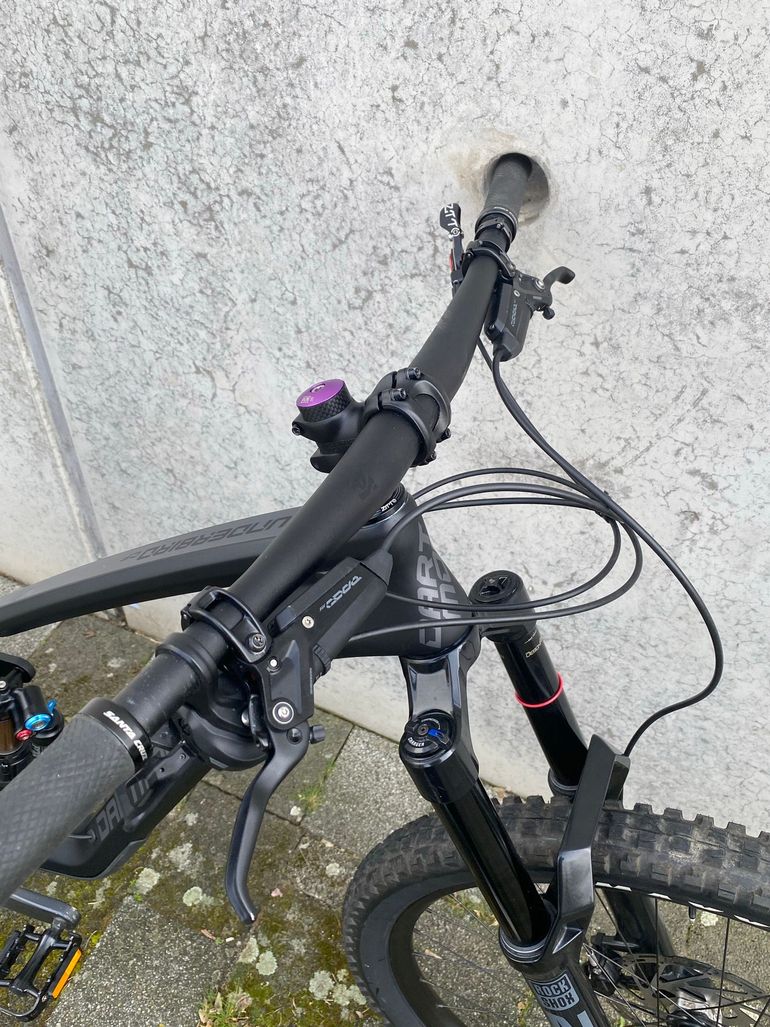 Used Dartmoor Thunderbird Shimano Deore 2024 Mountainbike, Black — image 4 of 12