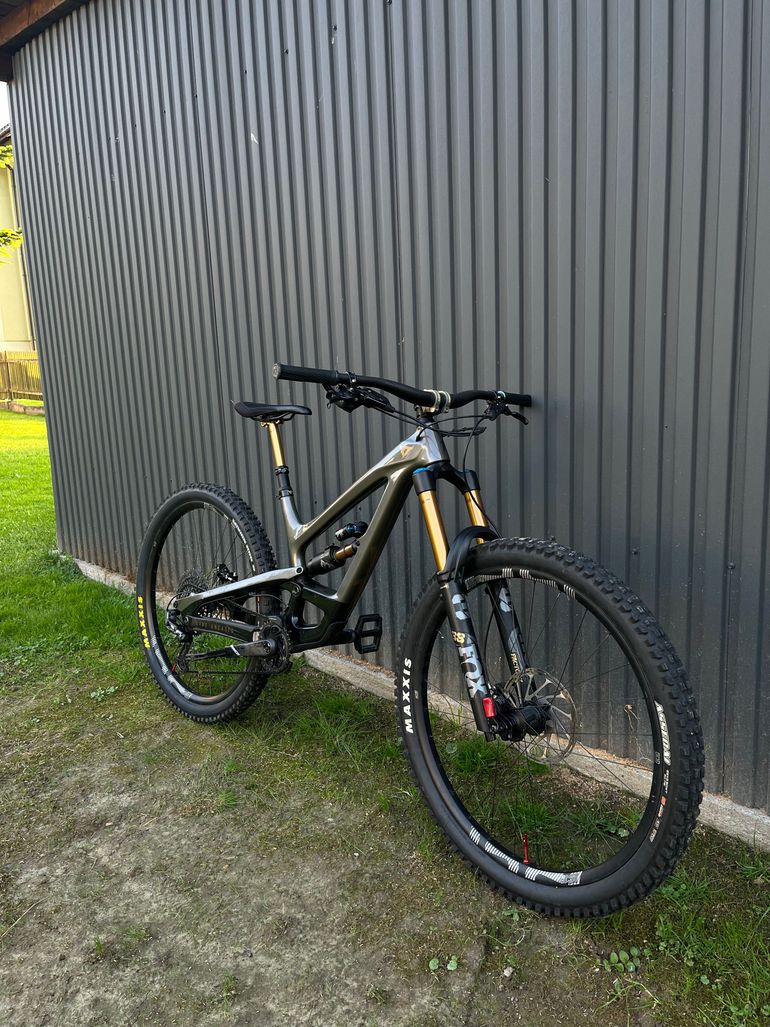 YT Industries Capra Elite 29 2021 2021 Mountainbike usato, Nero — immagine 2 di 9