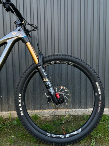 YT Industries Capra Elite 29 2021 2021 Mountainbike usato, Nero — immagine 5 di 9