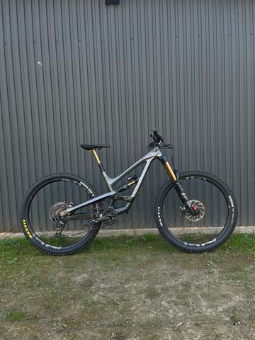 YT Industries Capra Elite 29 2021 2021 MTB usato