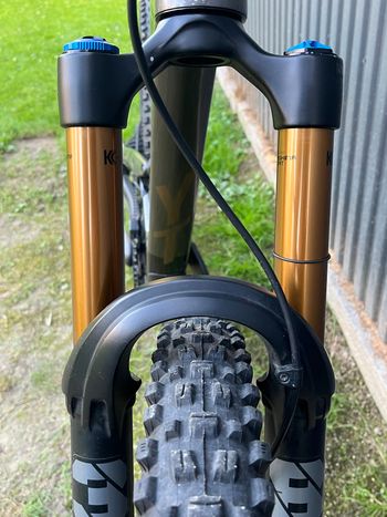 YT Industries Capra Elite 29 2021 2021 Mountainbike usato, Nero — immagine 7 di 9