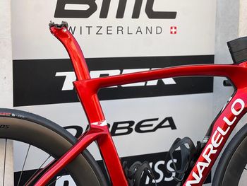 Pinarello F7 SRAM FORCE AXS 2026 Frameset 2026 Road & Gravel d'occasion — image 4 sur 13