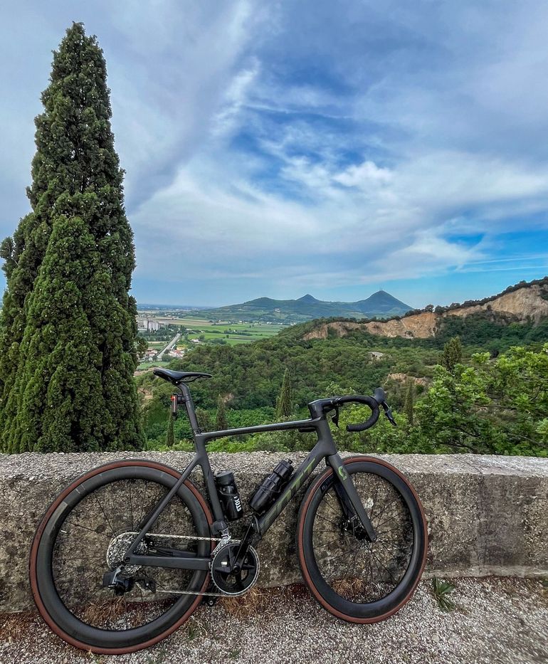 Tweedehands Scott Addict SRAM Rival eTap AXS 2024 Road & Gravel — afbeelding 2 van 3