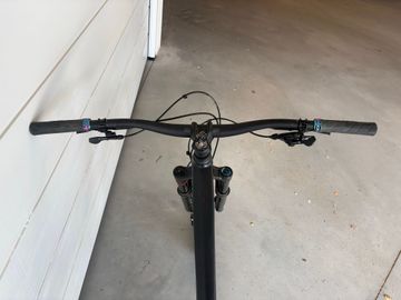 Used YT Custom SRAM NX Eagle 2022 Mountainbike, Black — image 5 of 6