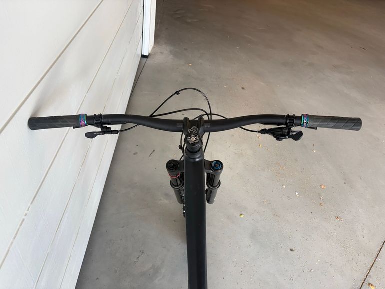 Použité YT Custom SRAM NX Eagle 2022 Mountainbike — obrázek 5 z 6
