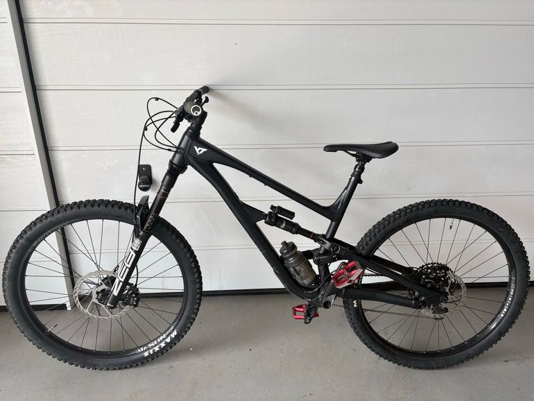 Použité YT Custom SRAM NX Eagle 2022 Mountainbike — obrázek 2 z 6