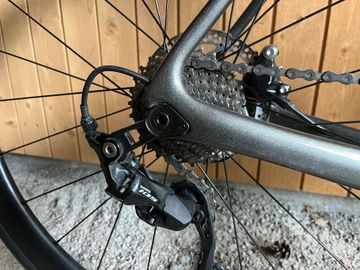 Used Stevens Izoard Disc 2023 2023 Road & Gravel, Light Gray — image 5 of 11