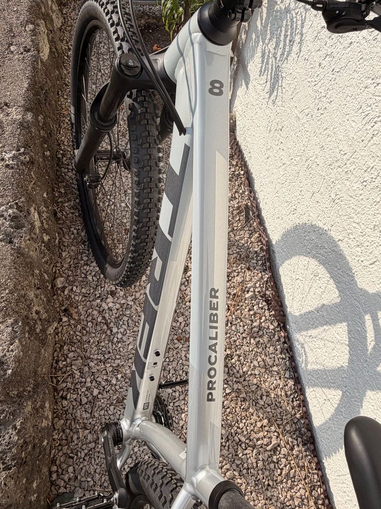 Gebrauchtes Trek Procaliber 9.5 2021 2021 Mountainbike, Hellgrau, 29 — Bild 2 von 5