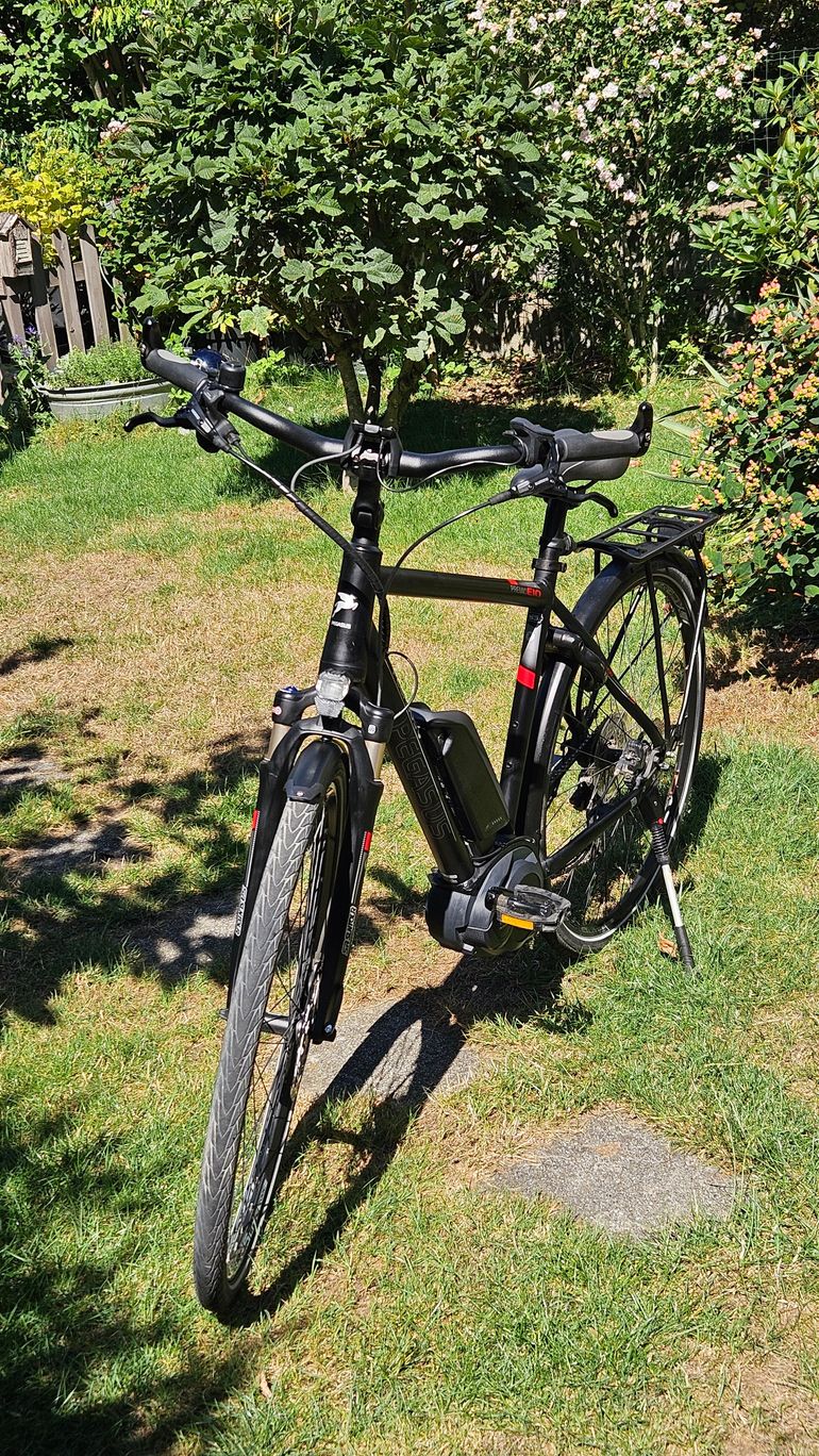 Used Pegasus Premio E10 2015 2015 Urban, Black — image 2 of 7