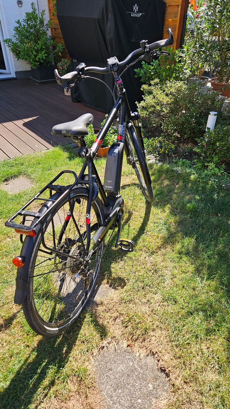 Used Pegasus Premio E10 2015 2015 Urban, Black — image 3 of 7