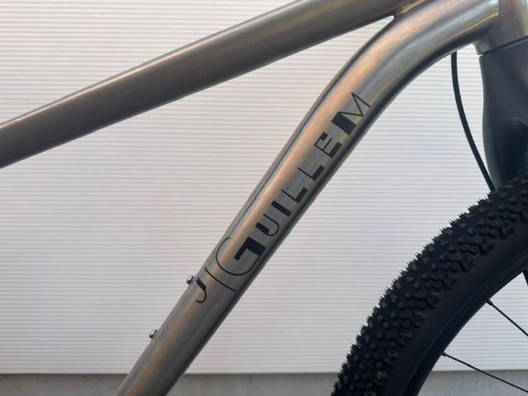 J Guillem Tomir 2023 Mountainbike d'occasion — image 2 sur 12