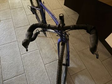 Used Giant Revolt 1 2024 2024 Road & Gravel, Blue — image 3 of 3