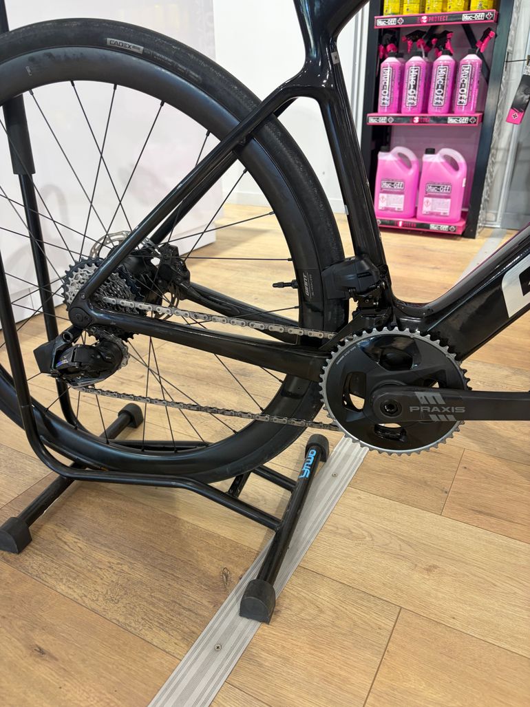 Brugt Giant Defy Advanced E+ Elite 1 2025 2025 Road & Gravel — billede 3 af 3