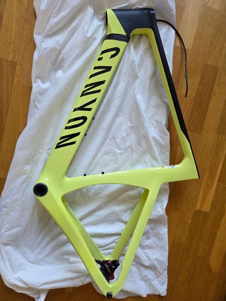 Canyon Aeroad CF SLX 8 Di2 2024 Frameset 2024 Road & Gravel usato, Verde — immagine 2 di 50