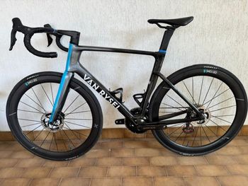 Tweedehands Van rysel RCR-R Pro Replica Dura Ace Di2 Decathlon AG2R Team 2024 2024 Road & Gravel