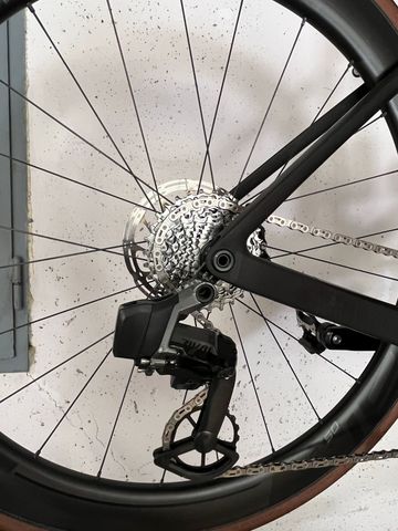 Used Scott Addict SRAM Rival eTap AXS 2023 Road & Gravel, Black — image 3 of 4