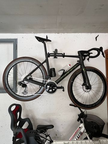 Used Scott Addict SRAM Rival eTap AXS 2023 Road & Gravel, Black — image 2 of 4