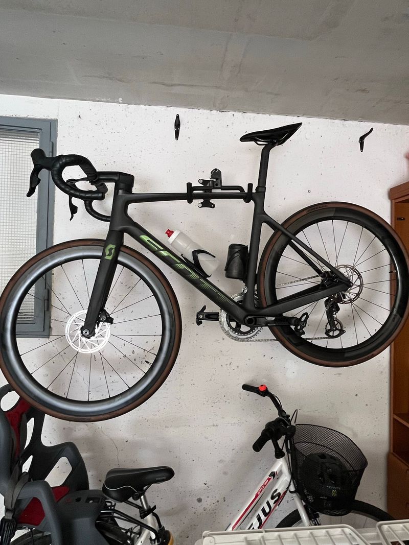 Scott Addict SRAM Rival eTap AXS 2023 Road & Gravel d'occasion