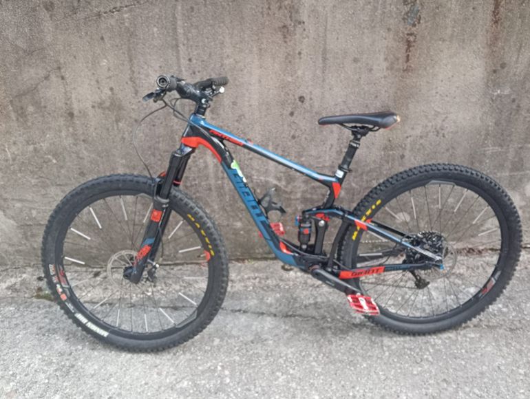Used Giant Anthem 1 2019 2019 Mountainbike, Blue, 27.5 (650B) — image 2 of 13