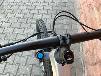 Used Canyon Neuron CF 8 2023 2023 Mountainbike, Light Gray, 27.5, 29 — image 12 of 16