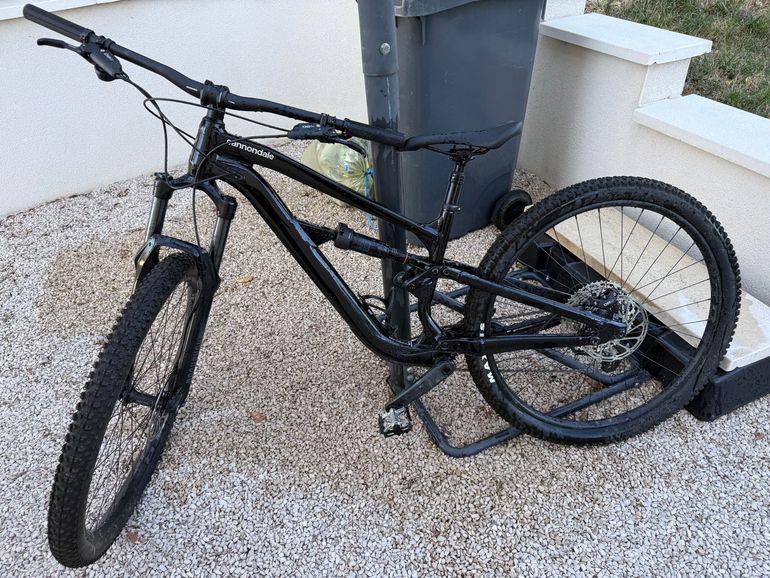 Cannondale Habit 4 2023 2023 Mountainbike usato, Nero — immagine 2 di 3