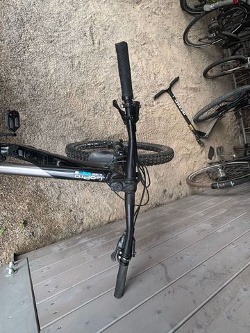 Used Giant Reign 2 2024 2024 Mountainbike, Light Gray, 29 — image 9 of 9