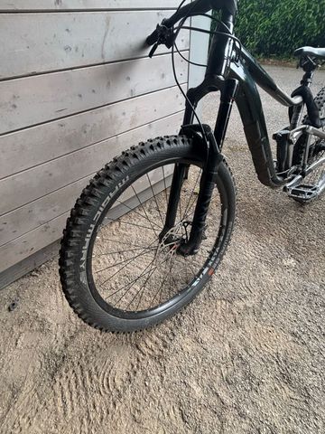 Used Giant Reign 2 2024 2024 Mountainbike, Light Gray, 29 — image 7 of 9