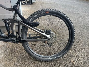 Used Giant Reign 2 2024 2024 Mountainbike, Light Gray, 29 — image 3 of 9