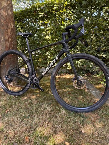 Used Giant Revolt, Advanced 1 2022 2022 Road & Gravel, Green — image 1 of 7