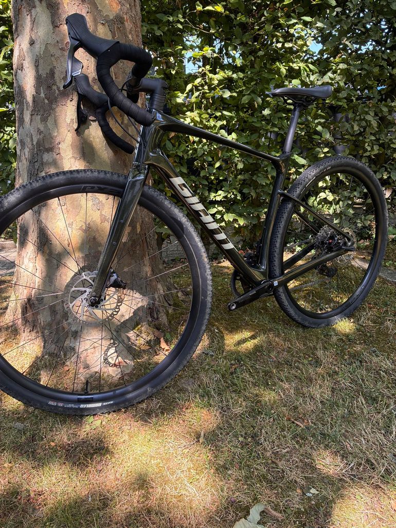 Giant Revolt, Advanced 1 2022 2022 Road & Gravel d'occasion — image 2 sur 7