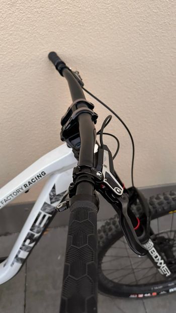 Used Trek Session 9 X01 2024 2024 Mountainbike, White, 29 — image 7 of 12